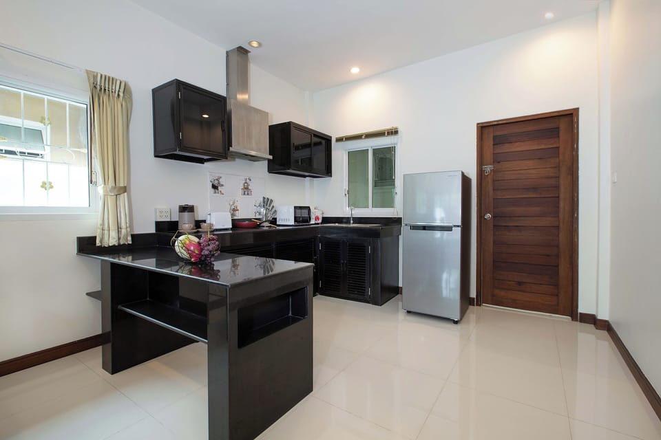Family Villa, 2 Bedrooms, Pool View | Private kitchen | Toaster