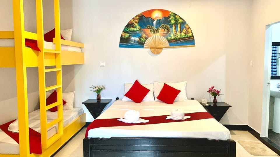 Standard Room | In-room safe, desk, free WiFi, bed sheets