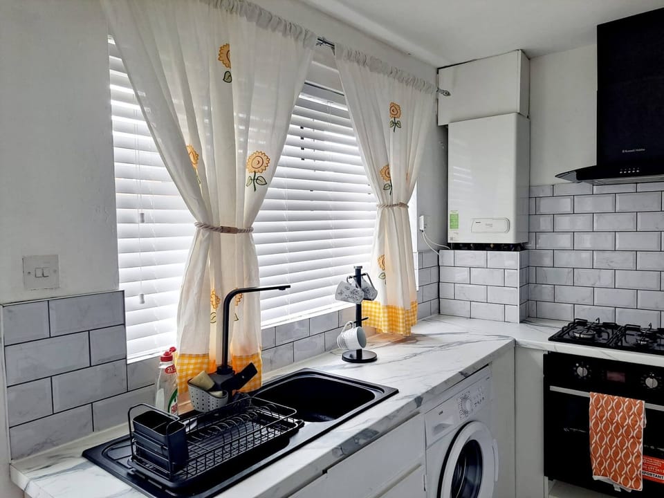 House, 2 Bedrooms, Garden View | Private kitchen