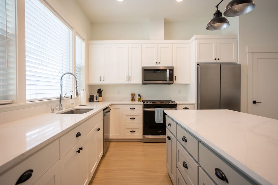 Fully equipped kitchen with stainless steel appliances and everything you need to prepare a great meal.