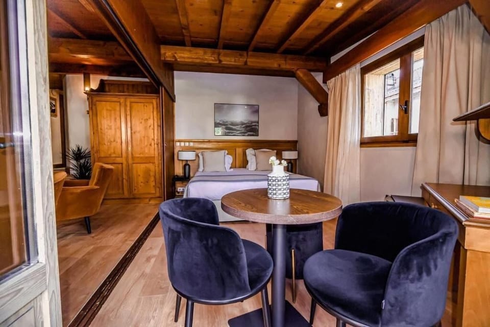 Suite, Terrace, Mountain View | Minibar, in-room safe, desk, soundproofing