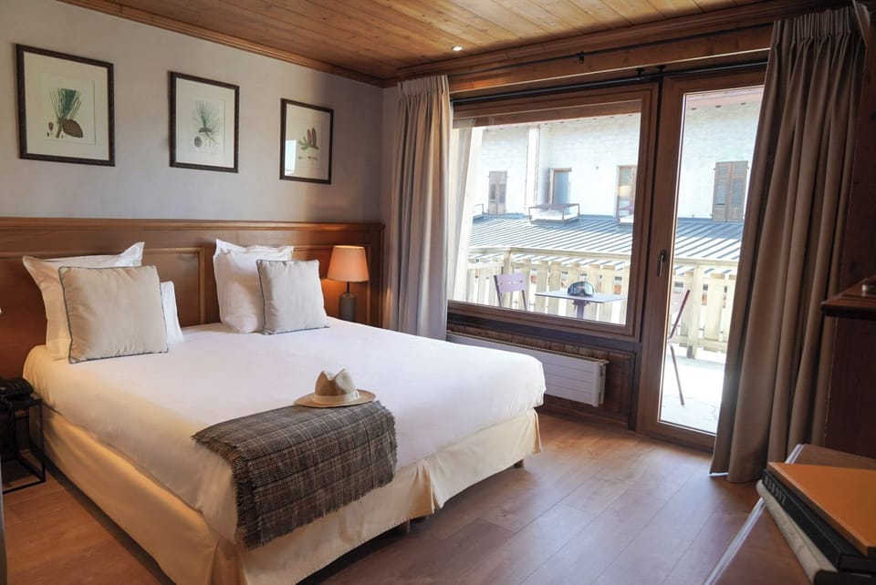 Charm double/twin room  | Minibar, in-room safe, desk, soundproofing