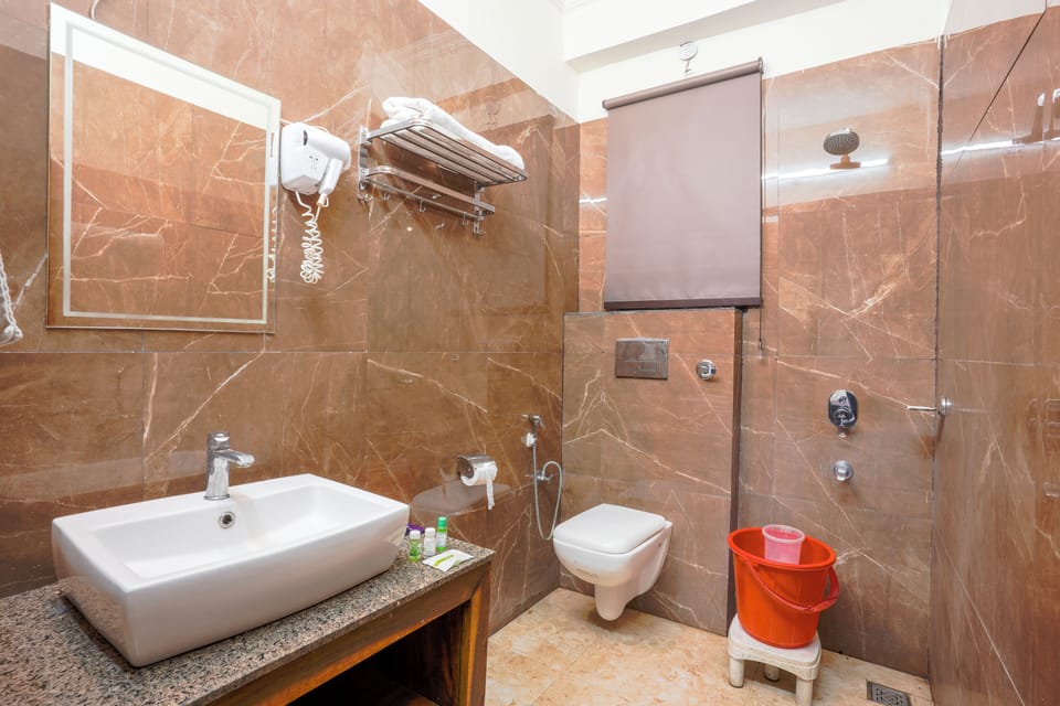Shower, towels