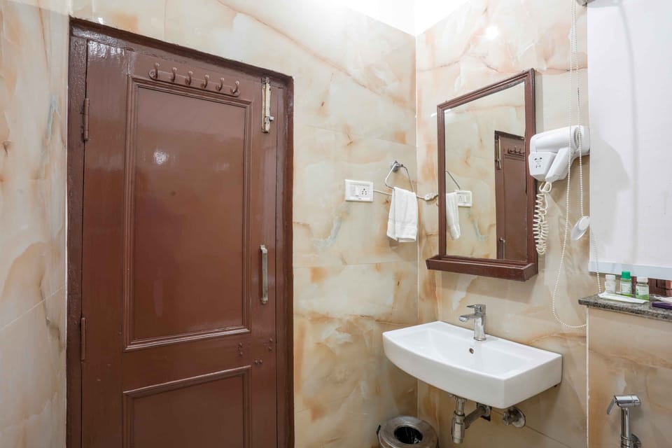 Superior Cottage, 1 Bedroom | Bathroom | Shower, towels