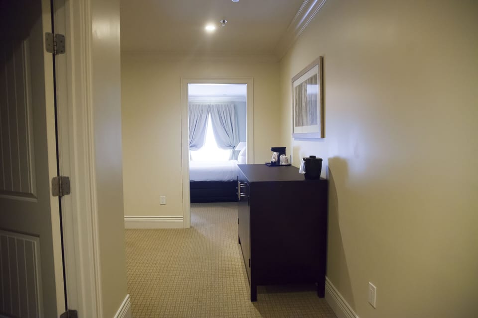 Riverview Suite | Living area | Flat-screen TV