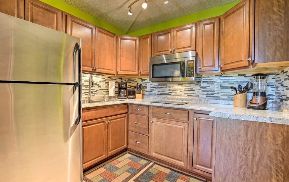 Panoramic Studio, Ocean View | Private kitchen | Full-size fridge, microwave, coffee/tea maker, toaster