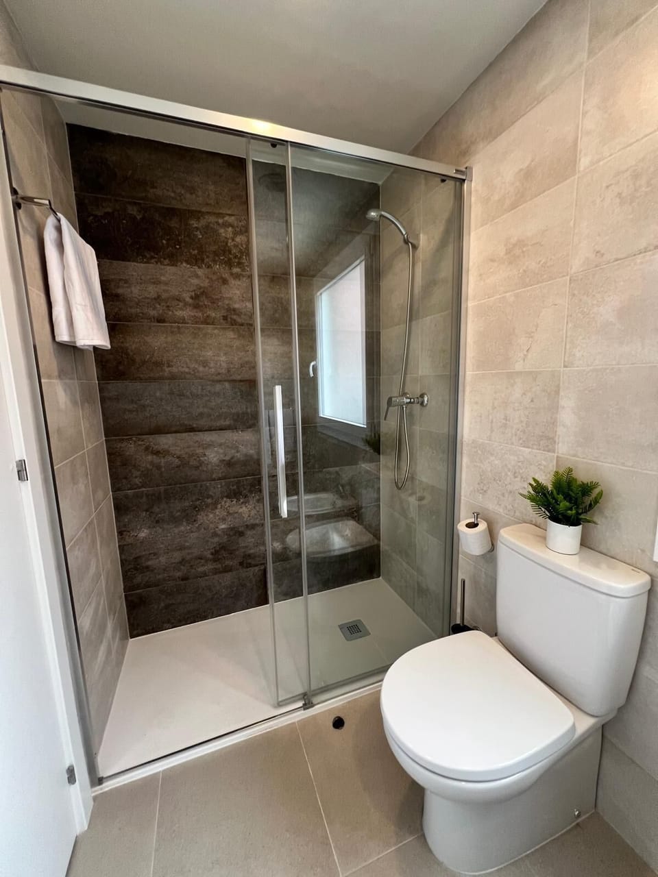 Comfort Double Room | Bathroom | Shower