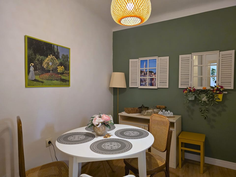 City Apartment, City View | Living area