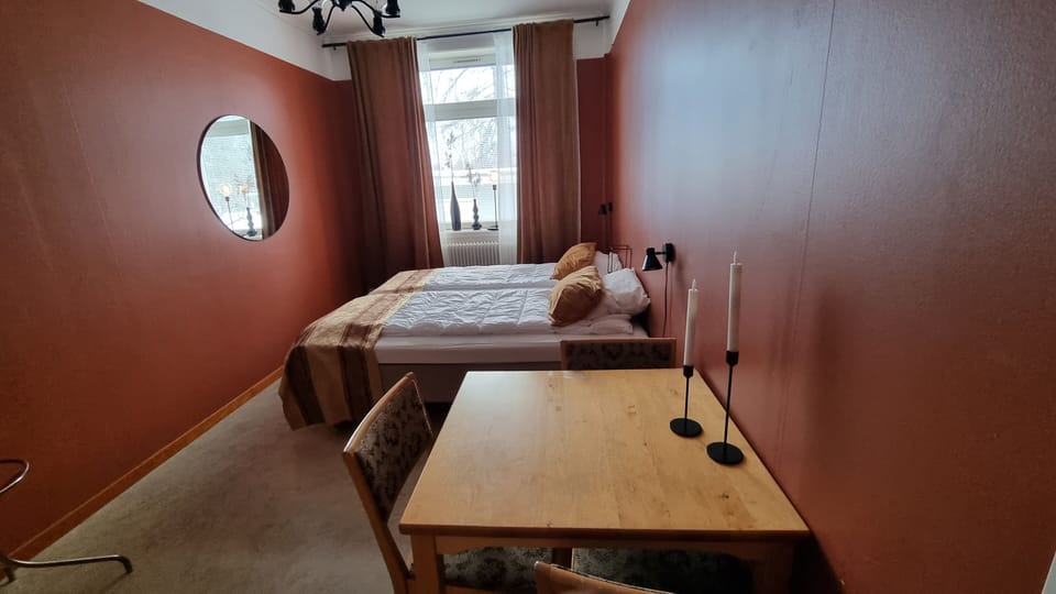 Basic Double or Twin Room, Park View | Bed sheets