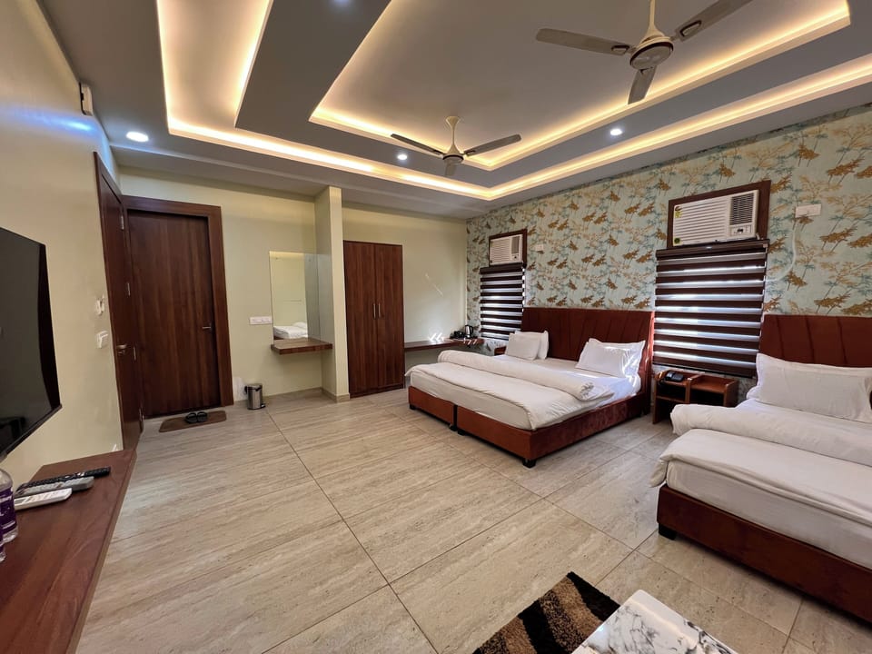 Luxury Studio Suite | Desk, free WiFi