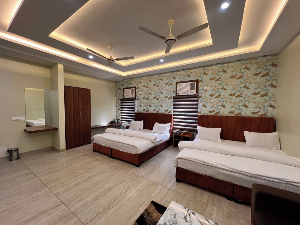 Luxury Studio Suite | Desk, free WiFi