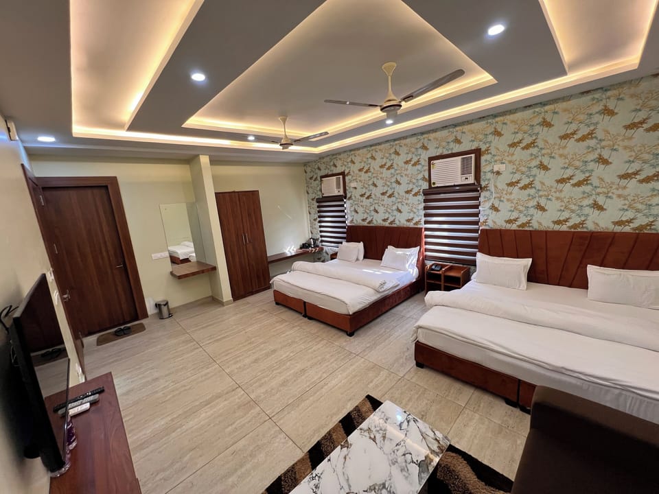 Luxury Studio Suite | Desk, free WiFi