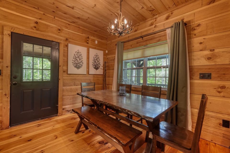 "We had a party of 8. So much space "-Cathy Jul2025