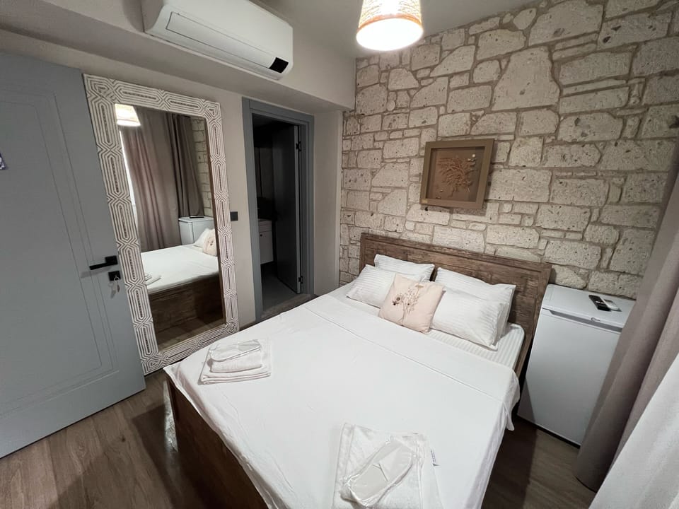Double Room, 1 Queen Bed, Private Bathroom | Free WiFi