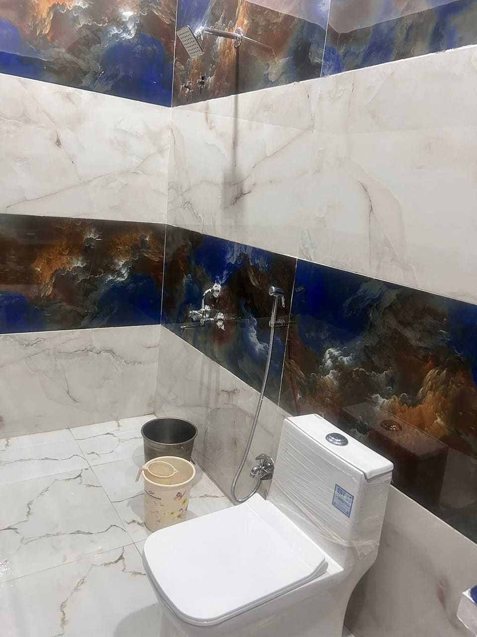Family Room | Bathroom | Shower