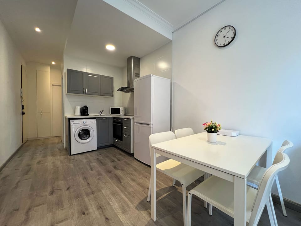 Apartment, 1 Bedroom | Dining room