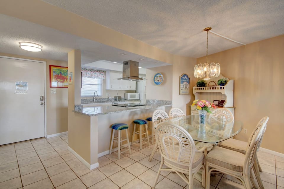 Condo, 1 Bedroom | Dining