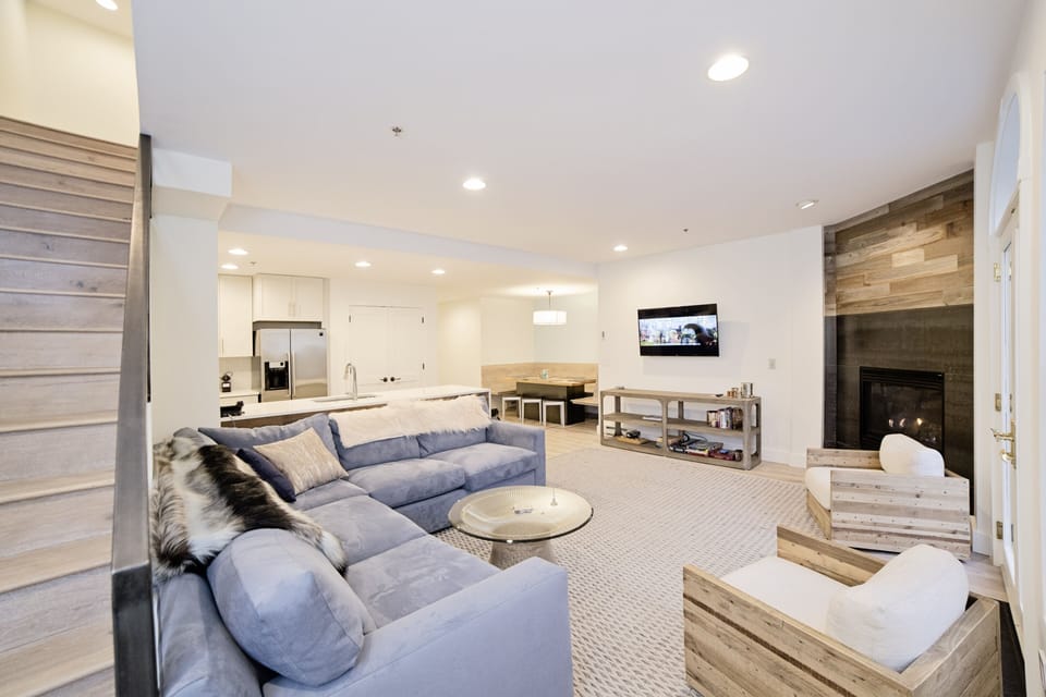 Condo, 4 Bedrooms | Living area
