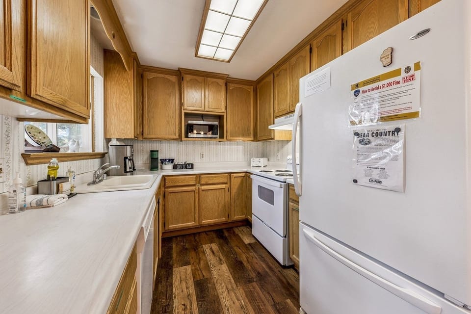 House, 4 Bedrooms | Private kitchen