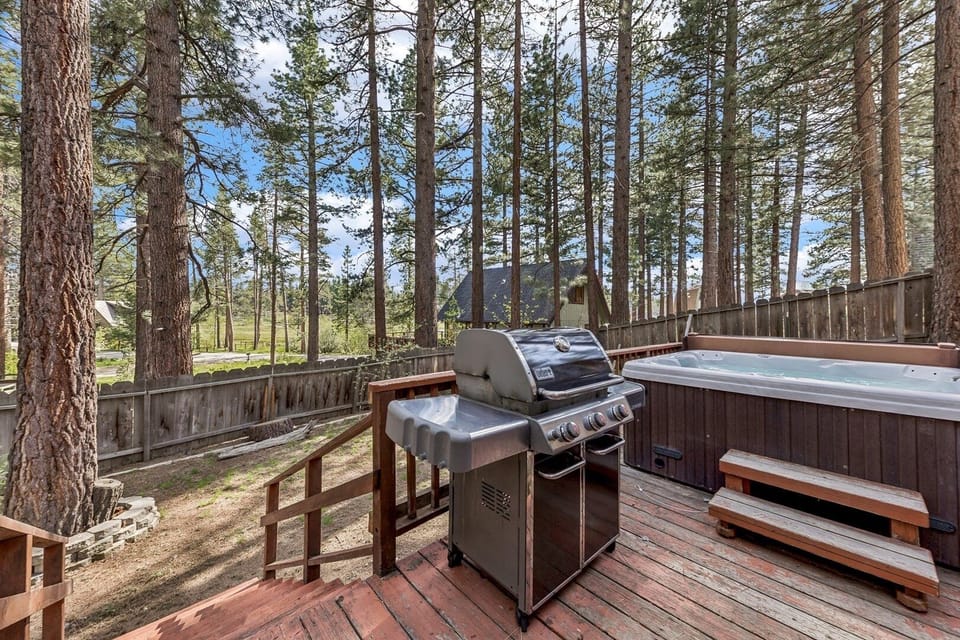 House, 4 Bedrooms | Outdoor spa tub