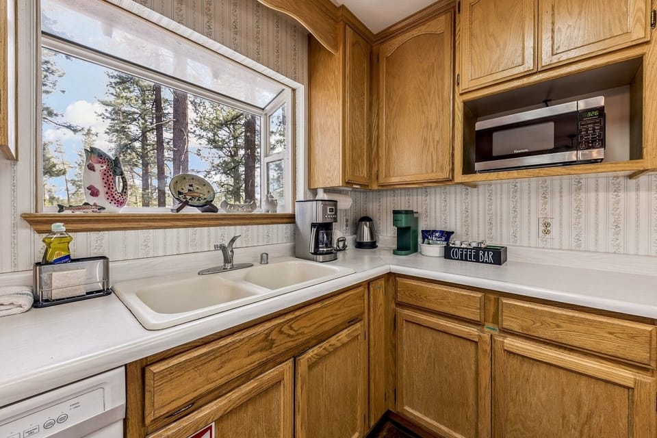 House, 4 Bedrooms | Private kitchen
