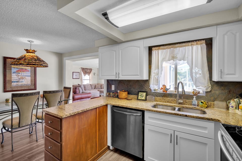 House, 3 Bedrooms | Private kitchen | Fridge, oven, coffee/tea maker, toaster