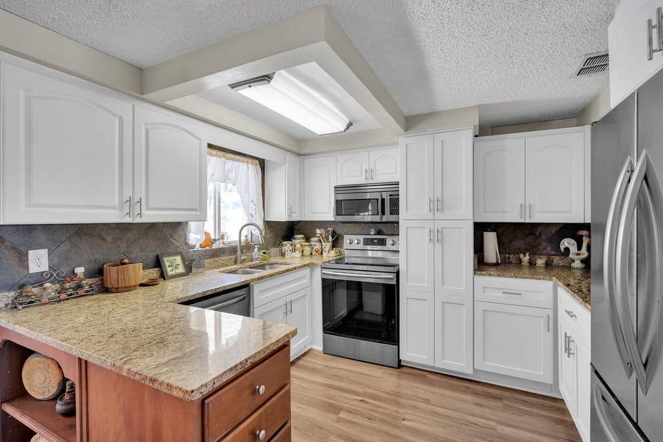 House, 3 Bedrooms | Private kitchen | Fridge, oven, coffee/tea maker, toaster