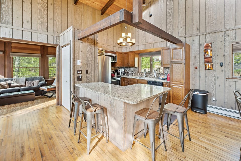 Chalet, 4 Bedrooms | Private kitchen | Fridge, oven, coffee/tea maker, electric kettle