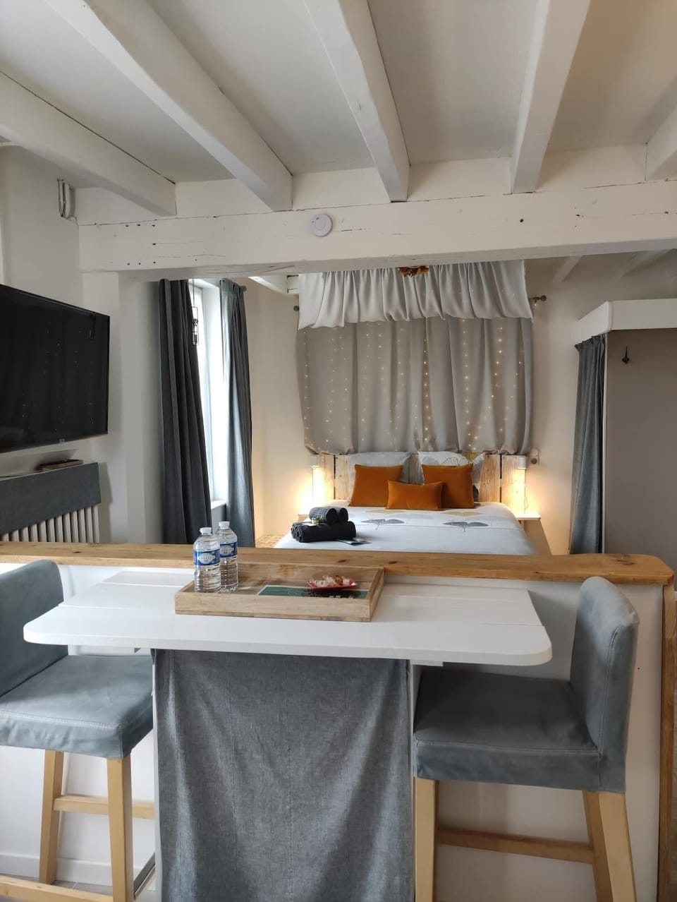 Romantic Double Room, Refrigerator, Garden View | Individually decorated, individually furnished, blackout drapes