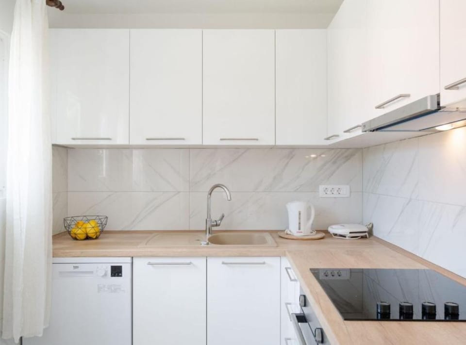 House (Holiday Home Seafront Oleandar) | Private kitchen | Fridge
