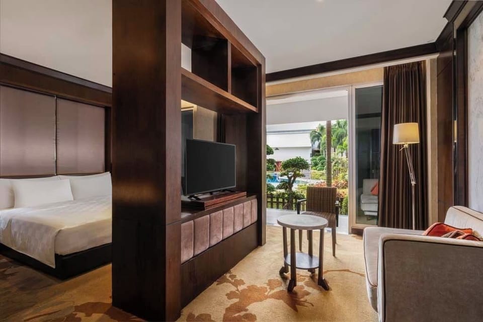Executive Pool Terrace | Down comforters, memory foam beds, minibar, in-room safe