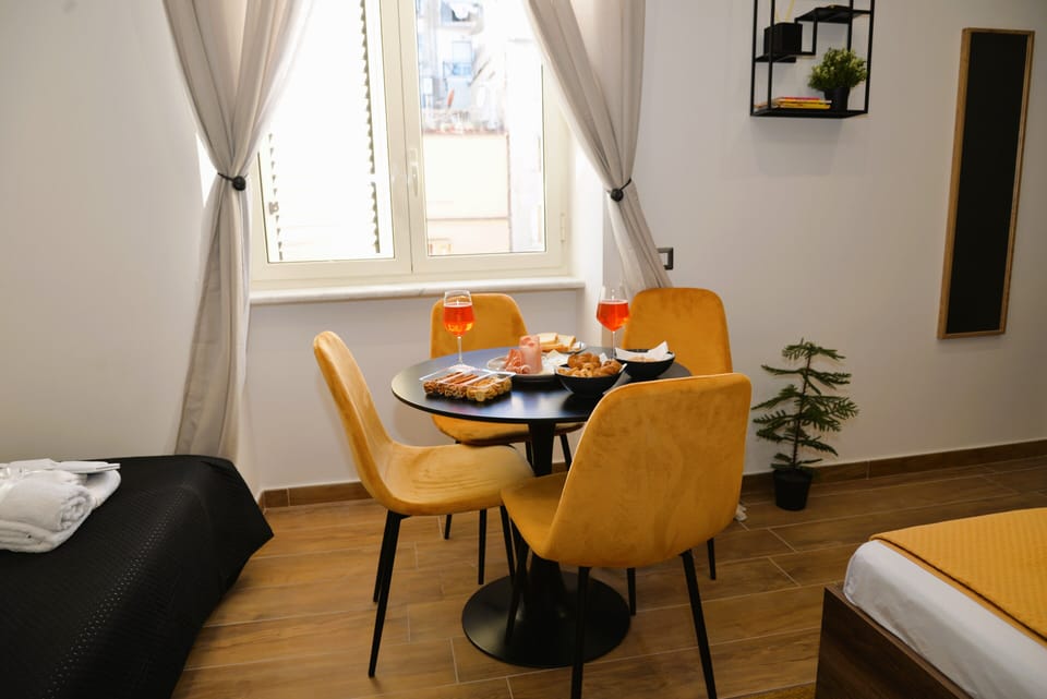 Comfort Quadruple Room | Desk, laptop workspace, soundproofing, WiFi (free)
