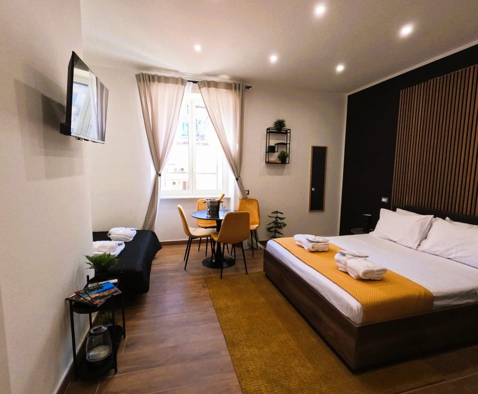 Comfort Quadruple Room | Desk, laptop workspace, soundproofing, free WiFi