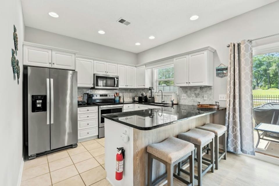 All modern appliances to make meal preparation a breeze.