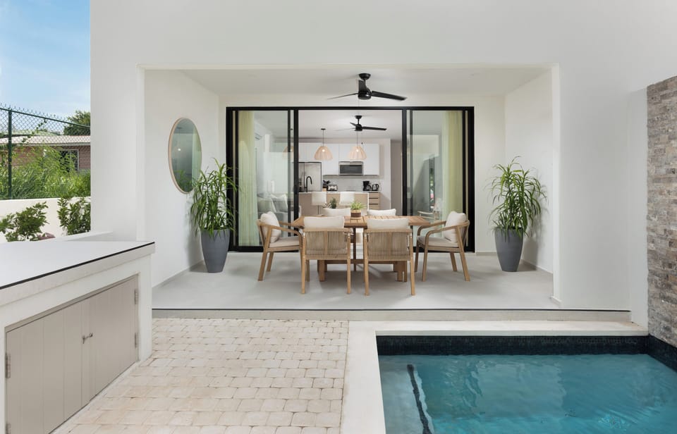 Outdoor Dining & Plunge Pool