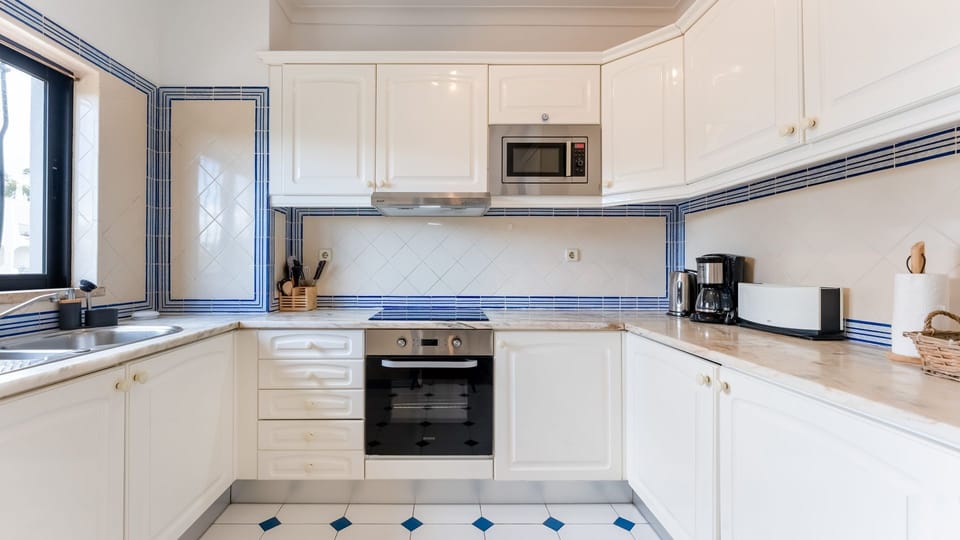Well-equipped kitchen with authentic tile detailing and everything you need for home-cooked meals
#PortugueseStyle #FullyEquippedKitchen #TileDetail #SelfCateringStay #AlgarveLiving #LovelyStay