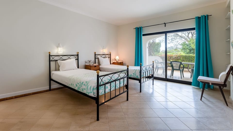 Bright twin room opening onto a private terrace, ideal for families or friends traveling together
#TwinRoom #GardenAccess #FamilyStay #NaturalLight #RelaxAndUnwind #LovelyStay