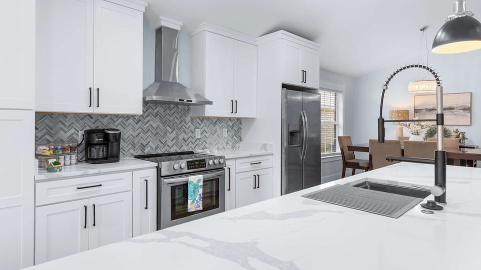 Chefs in your group will love the abundant counter space and modern kitchen appliances! 