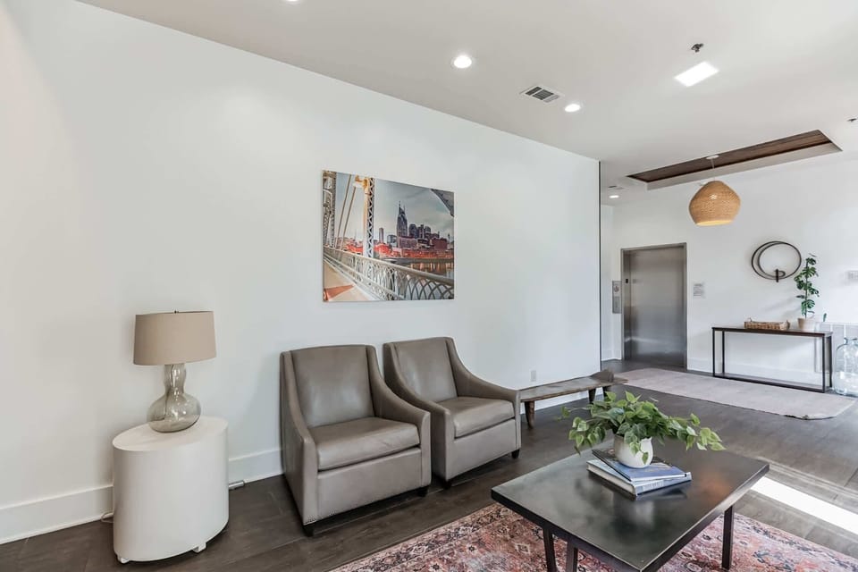 Lobby & elevator