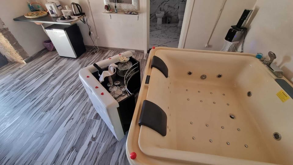 Deluxe Suite | Iron/ironing board