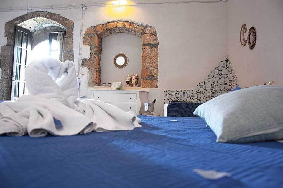 Deluxe Studio Suite | Iron/ironing board