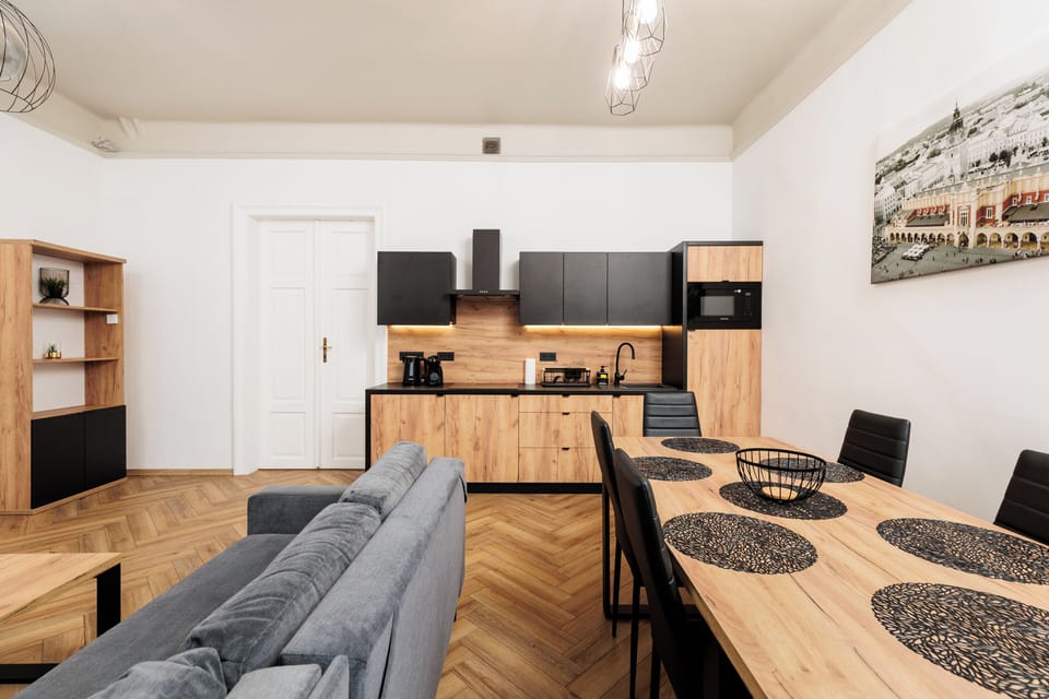 Comfort Apartment, 2 Bedrooms, Non Smoking, City View | In-room dining