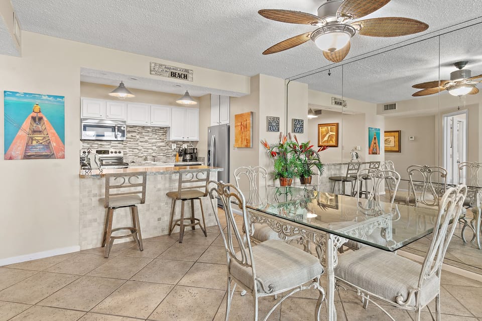 Dining/Kitchen Area