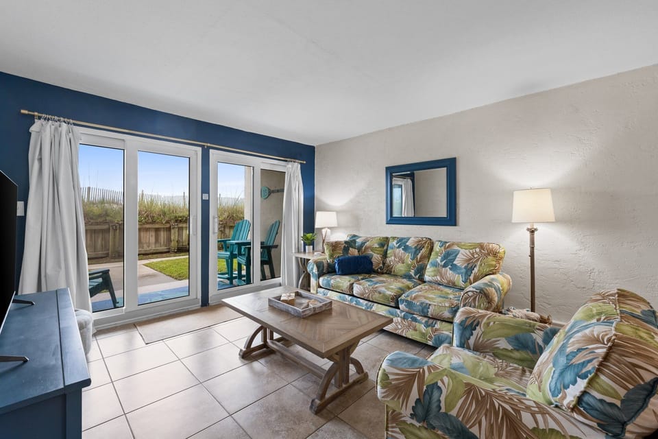 Living Room w/Queen Sleep Sofa