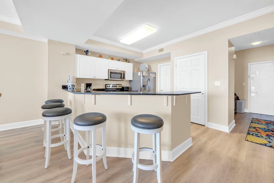 Eat-in bar seating