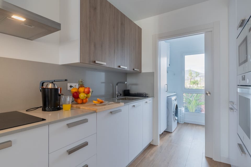 Fully equipped independent kitchen with modern appliances.