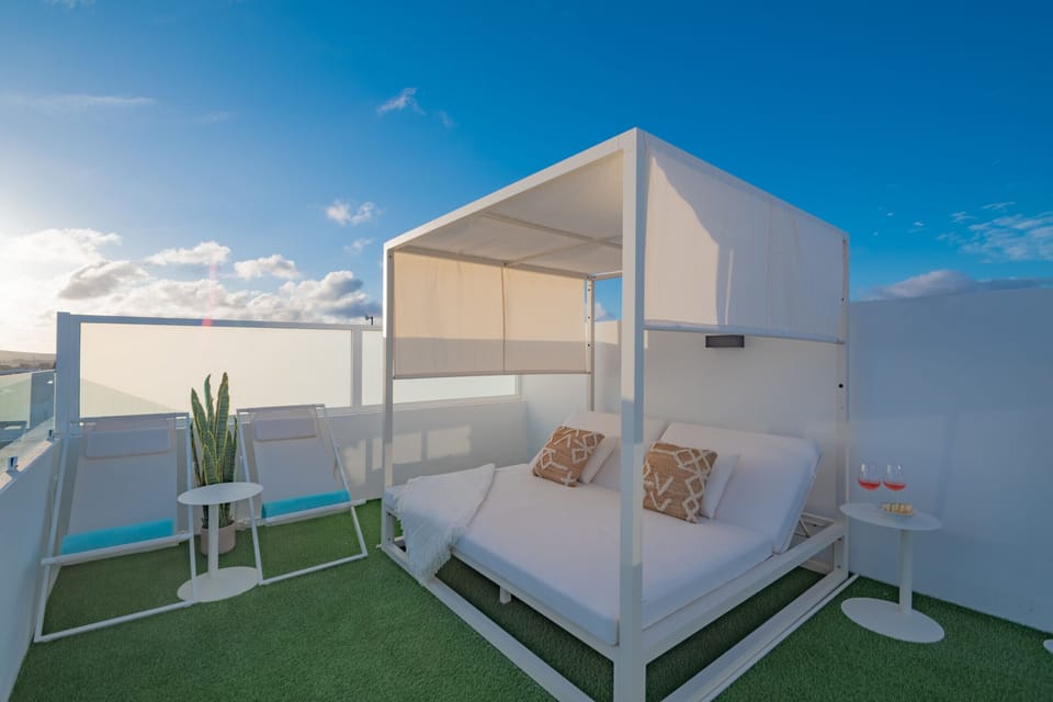 Exclusive rooftop solarium with Balinese bed.