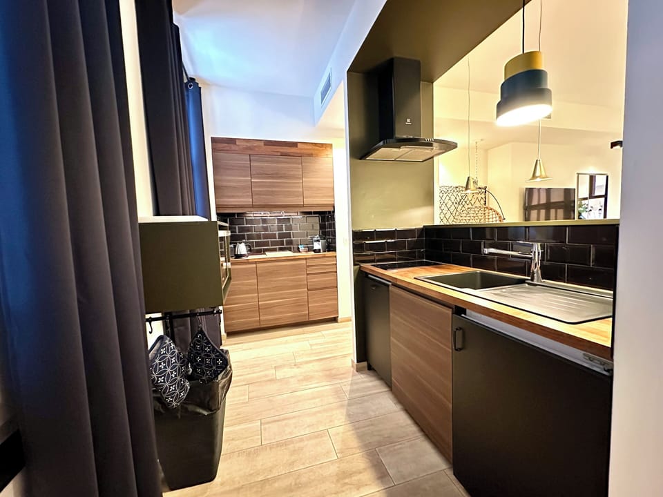 Studio Lia | In-room safe, desk, soundproofing, iron/ironing board (on request)