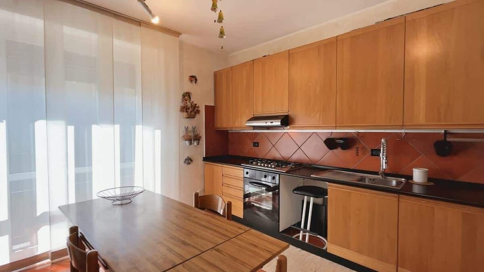 Practical and welcoming environment, perfect for breakfasts or dinners with friends.