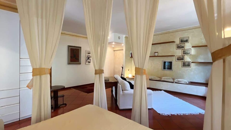 very large, comfortable and multifunctional living room